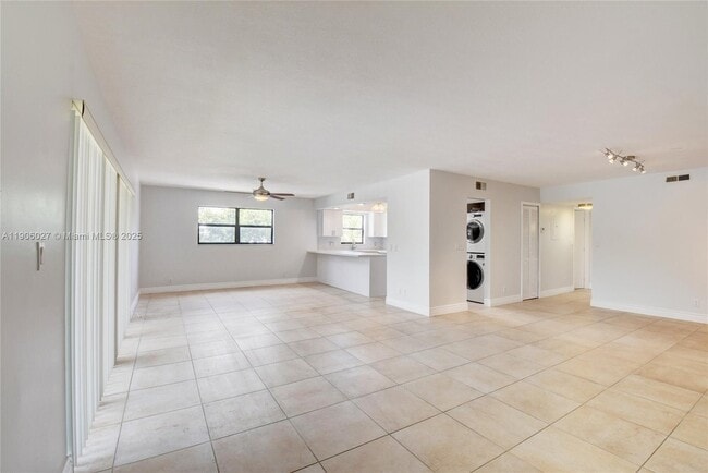 Building Photo - 520 Orton Ave