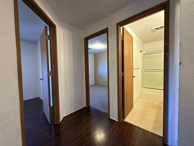Building Photo - Lincoln Duplex
