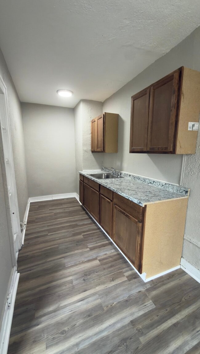 Building Photo - 11255 Charlemagne Ave