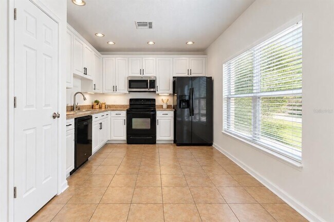 Building Photo - 16013 Stags Leap Dr