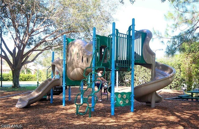 Building Photo - 6545 Chestnut Cir