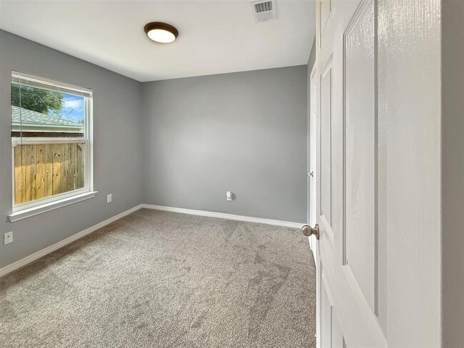 Building Photo - 312 Apple Dr