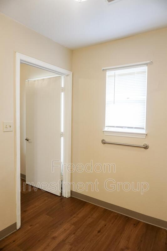 Building Photo - 735 Sanquine Way