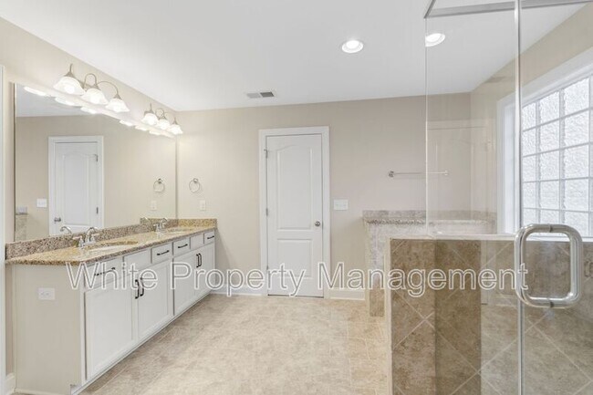 Building Photo - 541 Daventry Ct