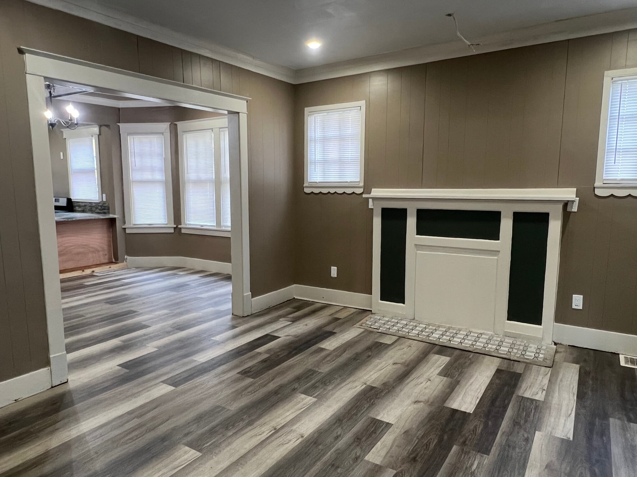 Building Photo - 610 W Armstrong Ave