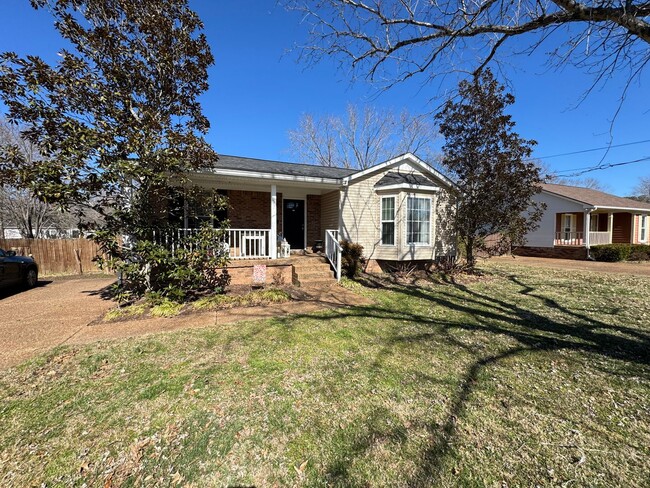 Primary Photo - FOR LEASE - SINGLE LEVEL HOME IN W NASHVILLE