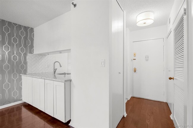 Building Photo - 25 Rockledge Ave