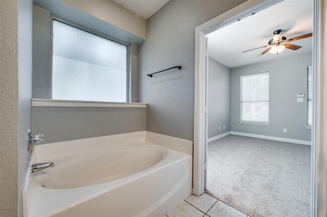 Building Photo - 9801 Cedarcrest Dr