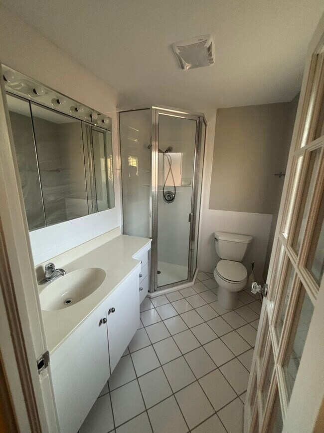 Building Photo - 608 Lavergne Ave