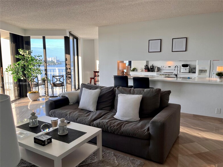 Building Photo - 4000 Towerside Ter