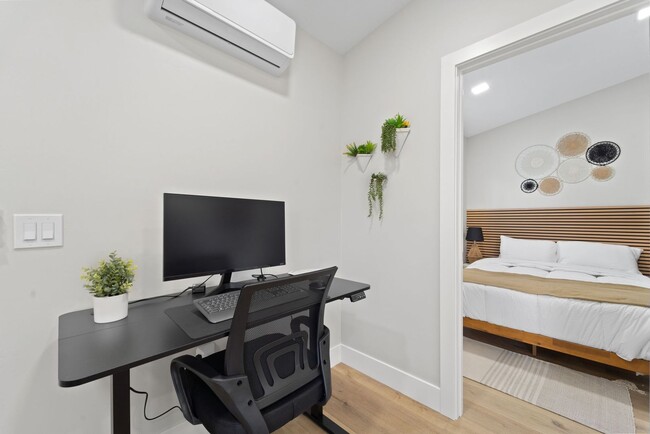 Building Photo - ? Modern 1 Bedroom in National City – Furn...