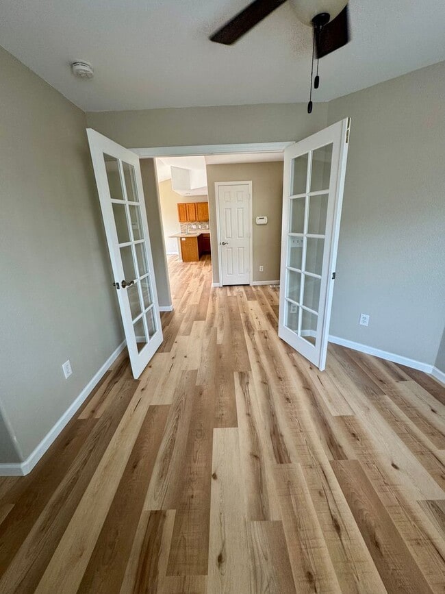 Building Photo - 2 Bedroom +Office in Stratmoor Valley