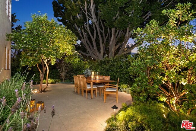 Building Photo - 464 N Harper Ave