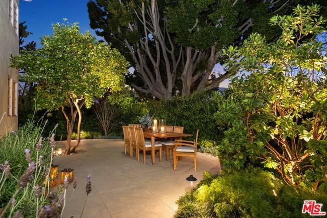 Building Photo - 466 N Harper Ave