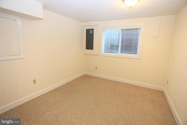 Building Photo - 9705 Fernwood Rd