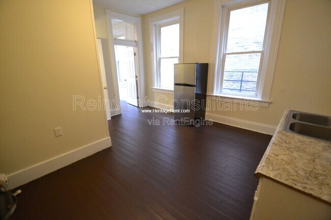 Building Photo - 1042 Marshall Ave