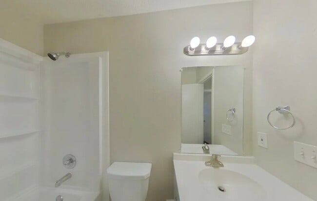 Building Photo - AVAILABLE NOW READY TO MOVE IN