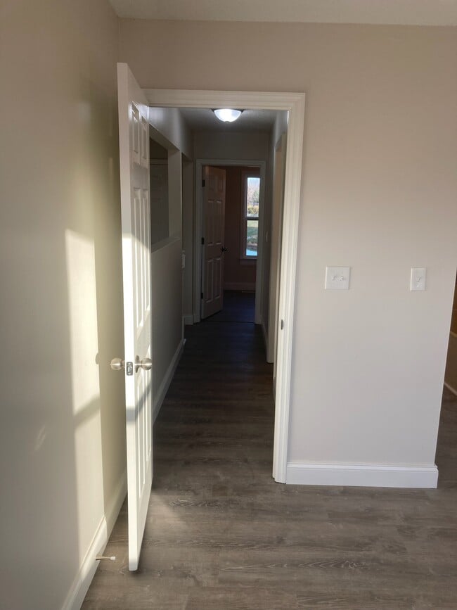 Building Photo - 6 Ram Ct