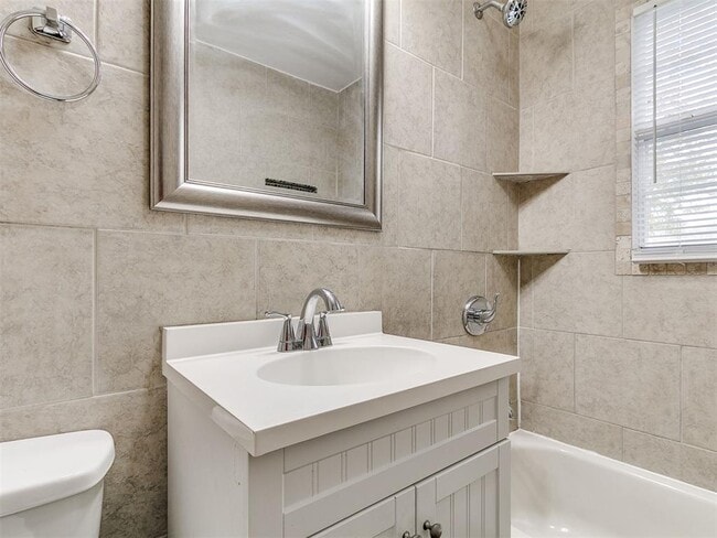 Building Photo - 1338 South Dr