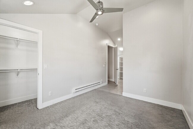 Building Photo - $2,495.95 - 2 Bed, 2 Bath Townhome In Denver with Central AC and In Unit Laundry!