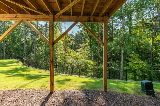 Building Photo - Stunning Like-New Townhome in Prime South Durham Location!
