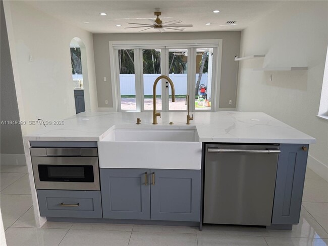 Building Photo - 364 SW 188th Ave