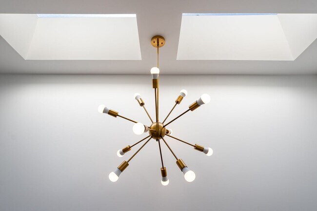 Building Photo - Longwood