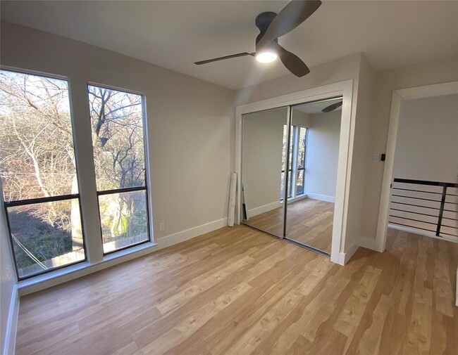Building Photo - 6405 Shadow Valley Dr