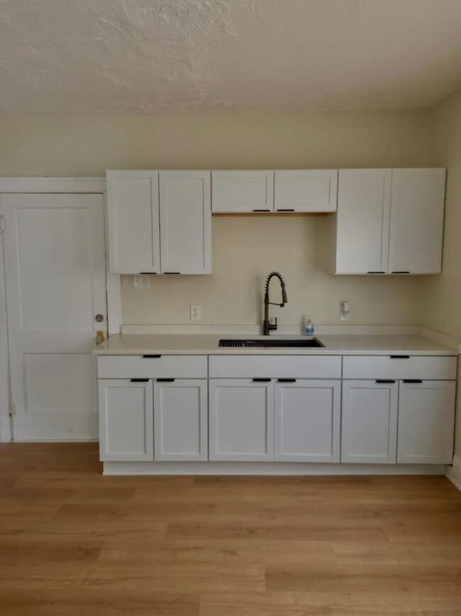 Building Photo - 4014 Cypress Ave