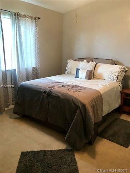 Building Photo - 2621 SE 12th Rd