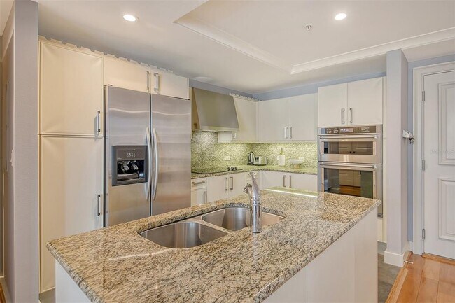 Building Photo - 1350 Main St