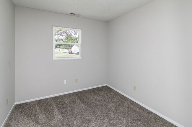 Building Photo - 1207 Middleneck Dr