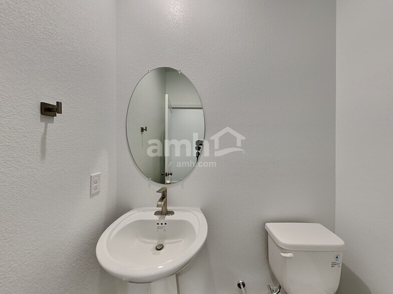 Building Photo - 10430 Bee Balm St