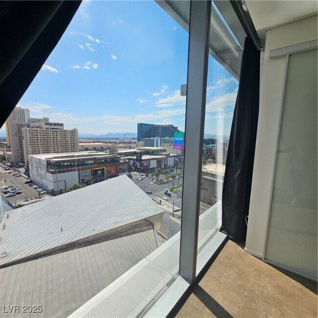 Building Photo - 3722 S Las Vegas Blvd