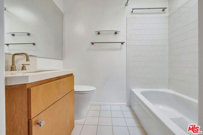 Building Photo - 9917 Tabor St