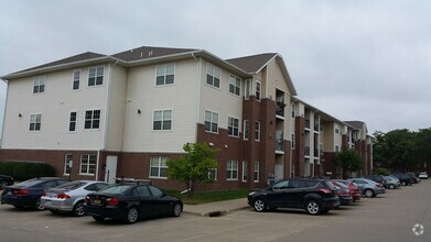 Building Photo - AVAILABLE NOW!!!  Beautiful 2 bedroom, 2 b...