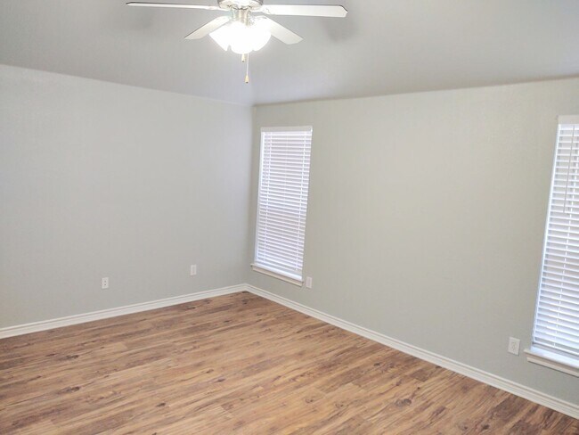 Building Photo - 4 Bed / 2 Bath House in secluded neighborhood with a park and walking trail