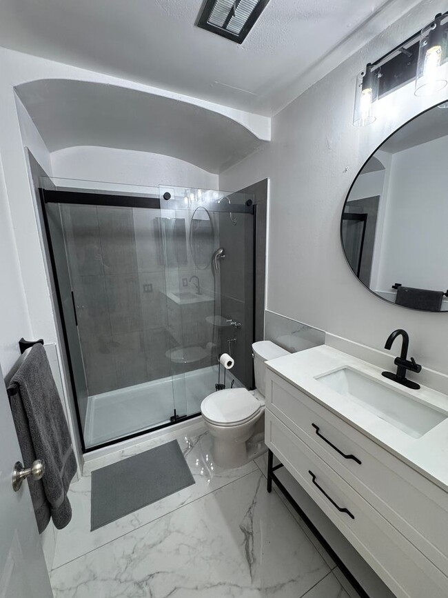 Building Photo - 2 Bedroom 1st Level Condo - SDSU AREA