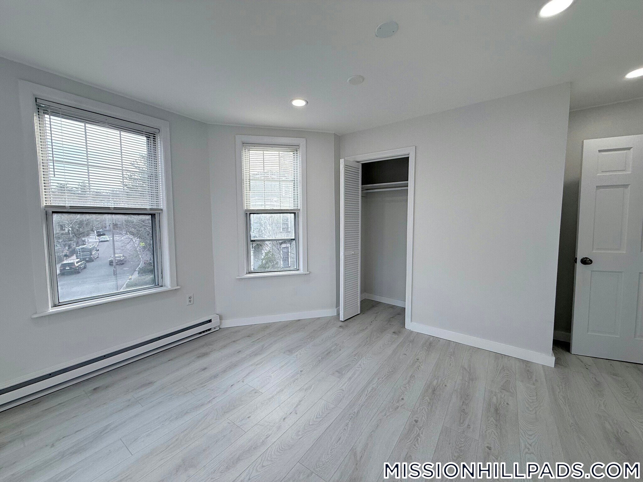 Building Photo - 739 Parker St