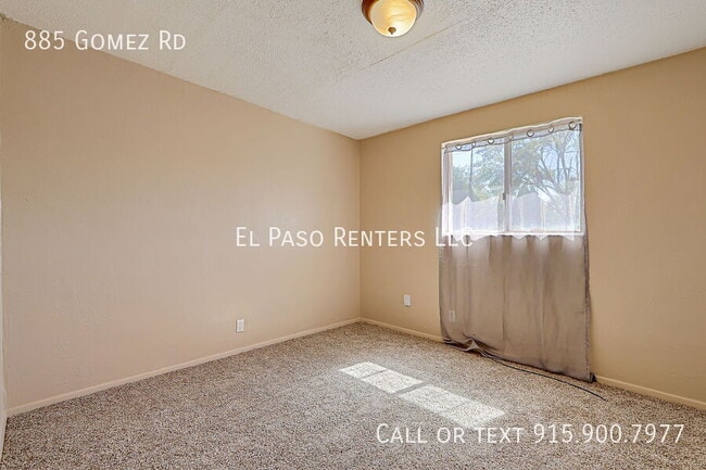 Building Photo - 885 Gomez Rd