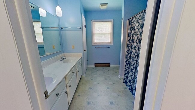 Building Photo - Flexible Lease Options—Raised Rancher