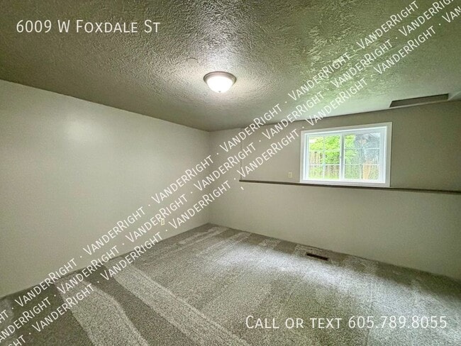Building Photo - 6009 W Foxdale St