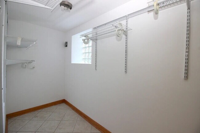 Building Photo - Spacious 3-Bedroom, 2-Bathroom Duplex in Avondale