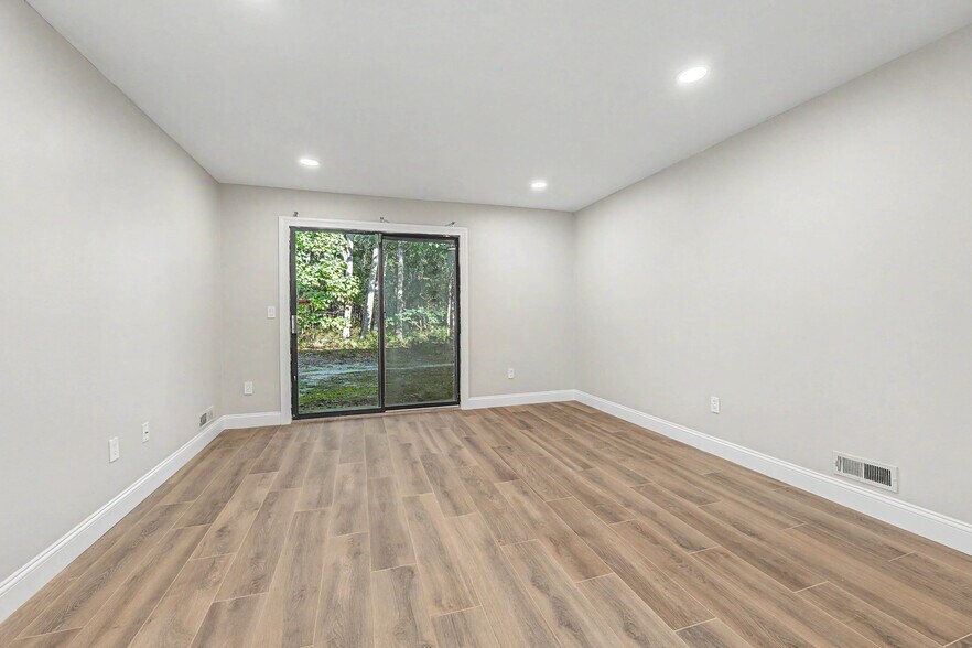 Building Photo - 83 Liberty Ct