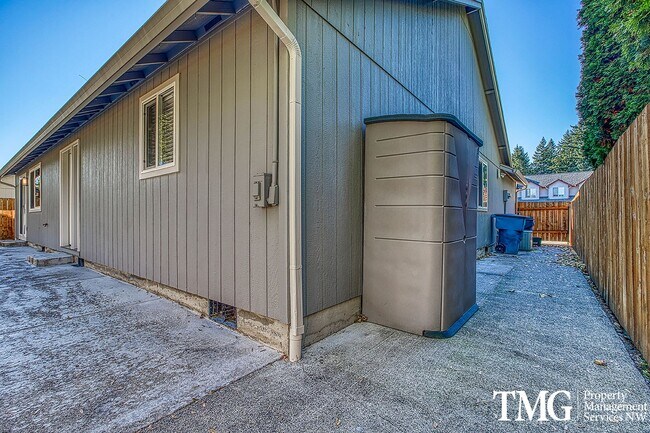 Building Photo - Stylish One-Level Living in East Vancouver!