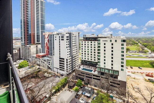 Building Photo - 70 Rainey St