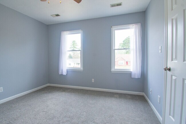 Building Photo - Available Soon! 3 Bedroom 2.5 Bathroom with Large Backyard and 2 Car Garage!