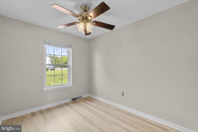 Building Photo - 404 Hobbitts Ln