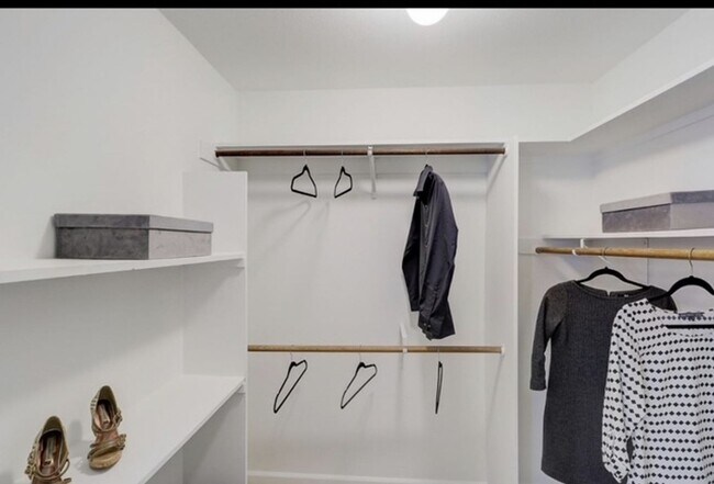 Building Photo - Tranquil Top-Floor End Unit with Stream Views & Resort Amenities — Blocks to Downtown