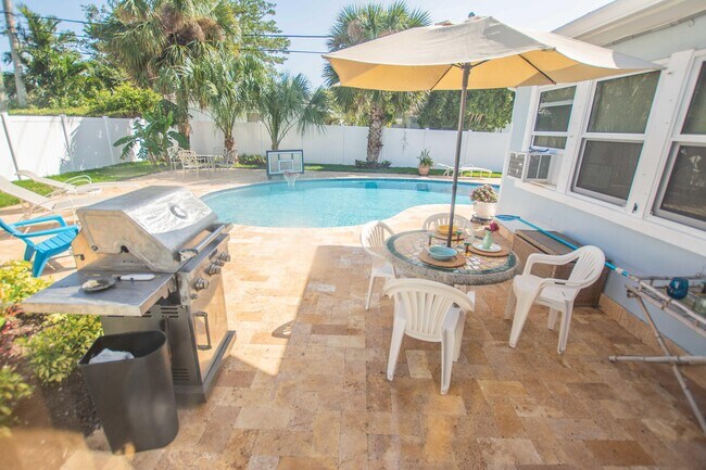 Building Photo - 1165 Cabana Rd